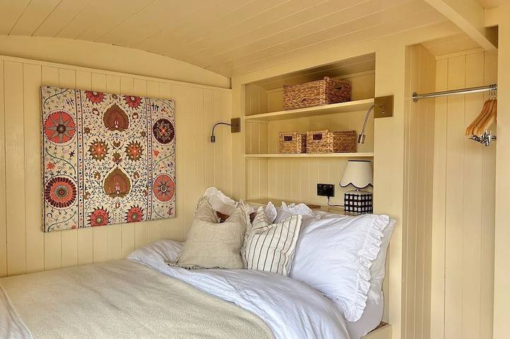 Cosy, boutique Shepherd's Hut near Cambridge; free bicycles in Histon (Cambridgeshire), Cambridgeshire