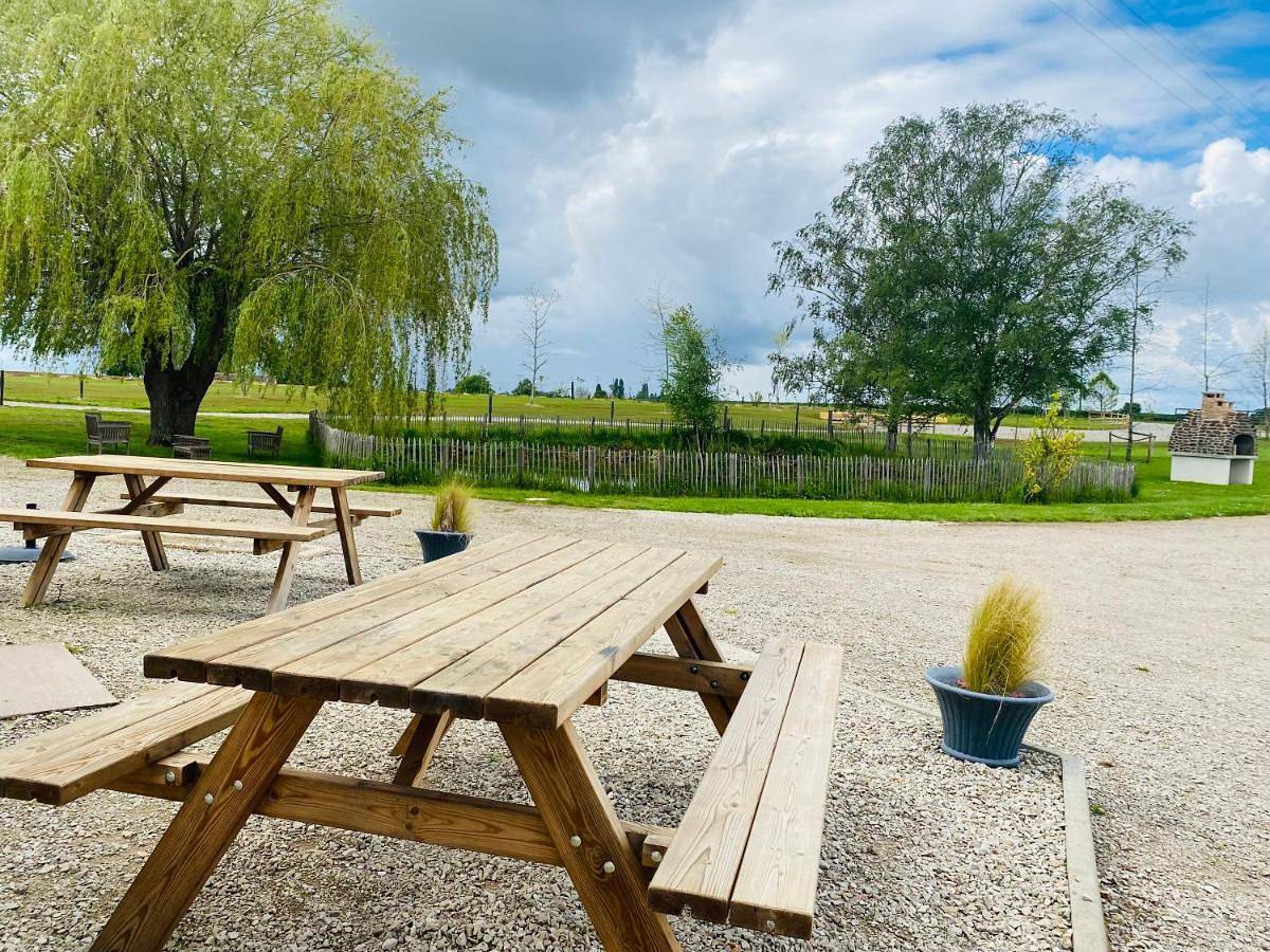Gîte du Petit tenu 17 couchages -jacuzzi -2h Paris et 6 min gare Vivoin in Nouans, Sarthe