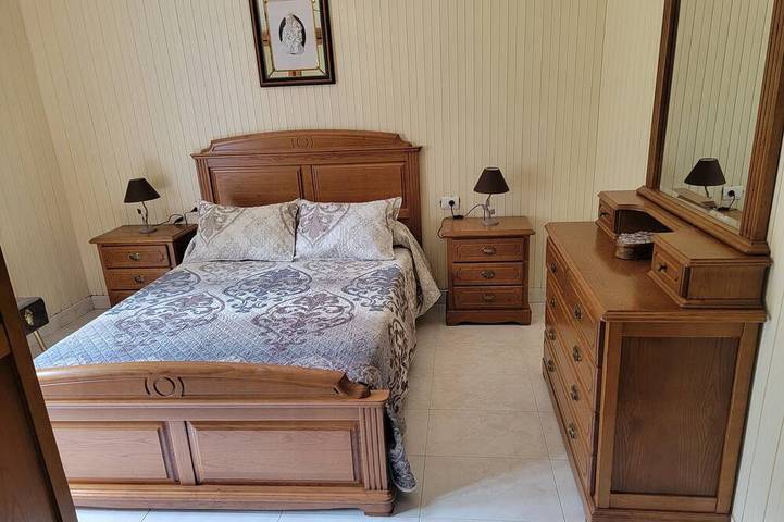 Charming 4 Bedroom House Across from Arnela Beach near Porto do Son! in Praia de Fonforrón (Porto do Son), Porto do Son