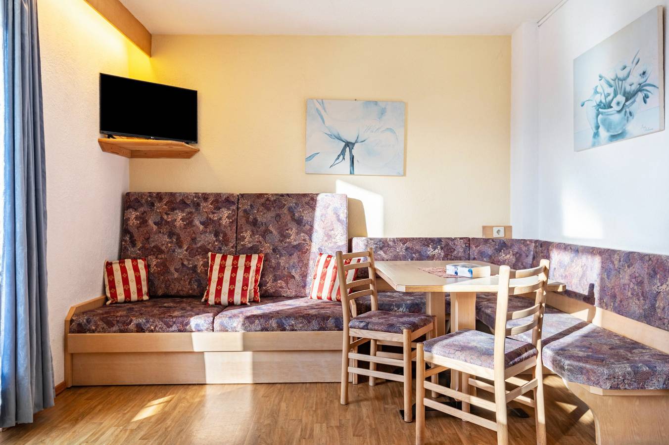 Ganze Wohnung, Ferienwohnung 'Apt Sellablick' mit Bergblick, privater Terrasse und Wlan in Meransen, Mühlbach