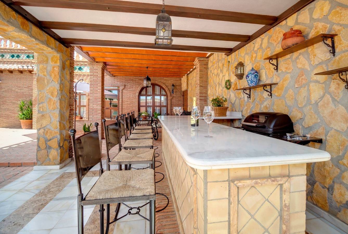 "Villa Sierra Nevada de Pilar I" con vistas a la montaña, piscina y Wi-Fi in El Padul, Provincia de Granada