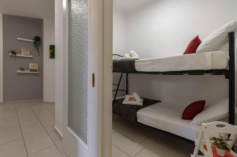 Ganze Wohnung, Between lake and vineyards: spacious apartment near beaches in Puegnago sul Garda, Gardasee-Berge