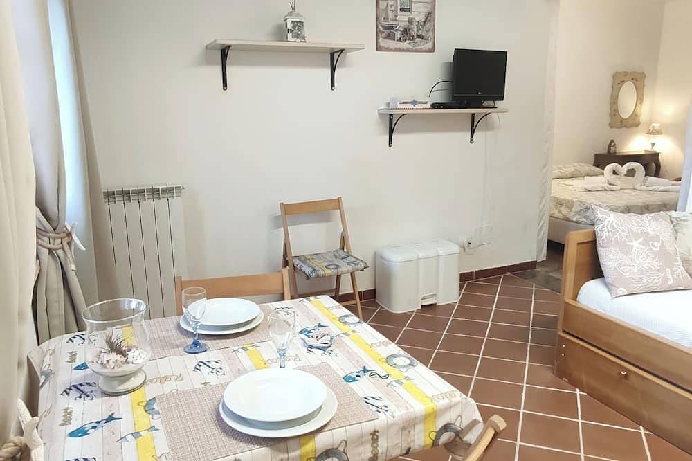 Studio apartment in Villa with garden in Porto Badino, Agro Pontino
