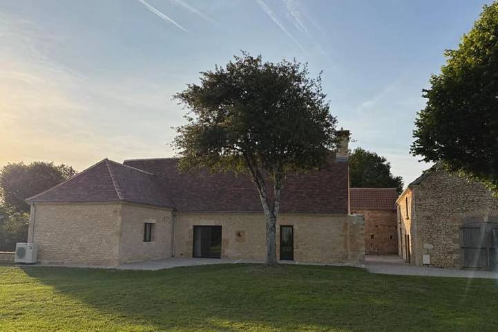 Gîte pour 10 personnes, avec jardin à La Chapelle-Aubareil