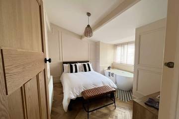 Holiday Home for 4 People in Pembroke, Pembrokeshire, Photo 2