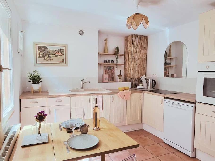 Two-Bedroom House in Marguerittes, Région de Nîmes