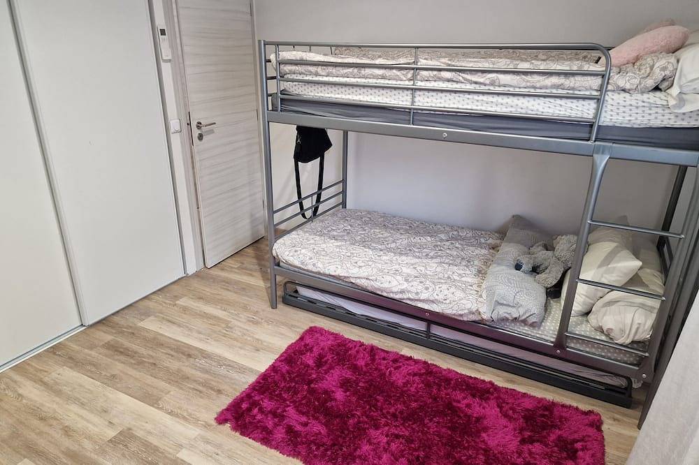 Villa Neuve Tout Confort et Extra Spacieuse Entièrement Climatisée in Villepinte, Sena-Saint Denis