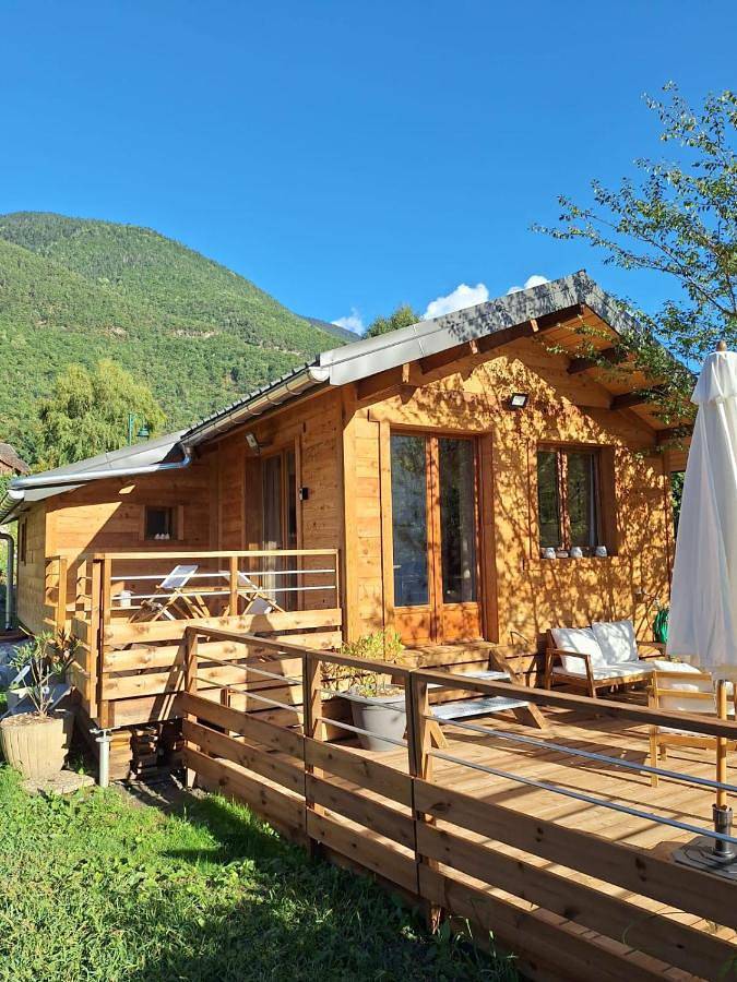Gîte pour 4 personnes, avec terrasse et jacuzzi à Tours-en-Savoie