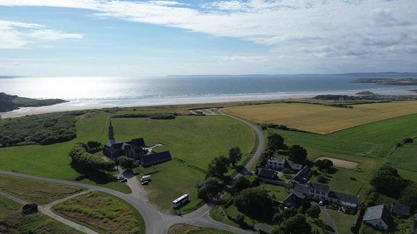 Location de vacances pour 13 personnes, avec terrasse et jardin dans Sainte-Anne la Palud - 4