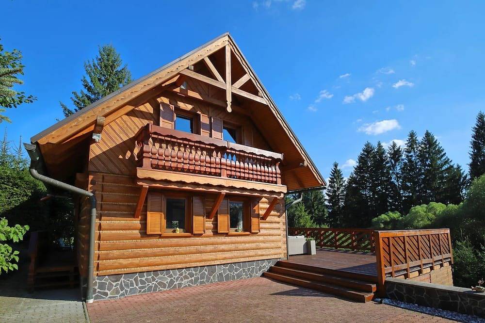 Chata Olesna is charming country wooden cottage, family friendly with good Wifi. in Mittelslowakei
