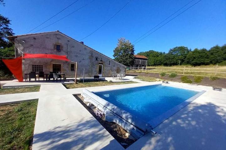 Location de vacances pour 10 personnes, avec Terrasse ainsi que Jardin et Piscine à Mongauzy