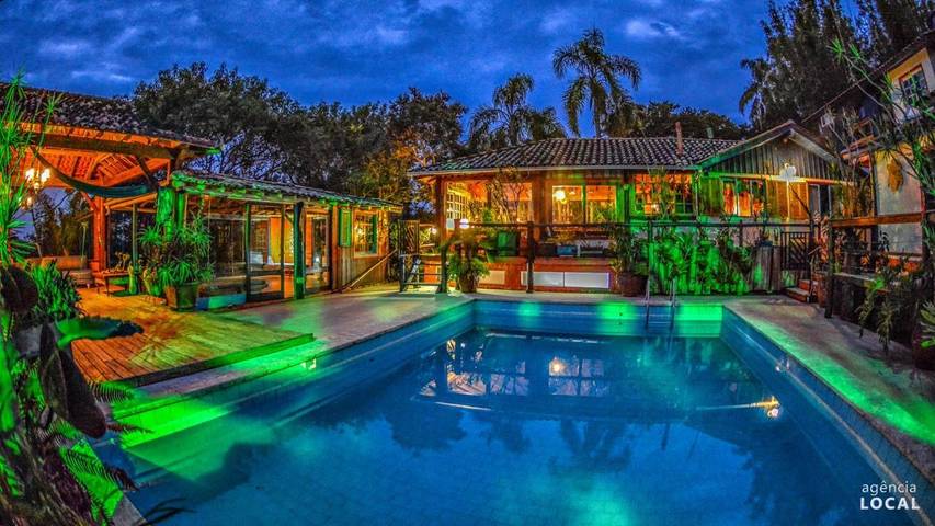 Casas e apartamentos de temporada para 2 pessoas, com piscina e terraço e ainda jardim, adaptado a crianças na Praia do Rosa