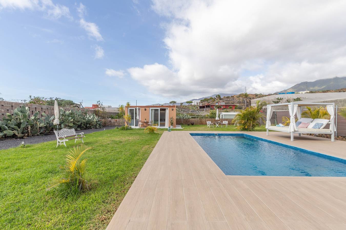 Apartamento 'Casa Deco' con vistas a la montaña, Wi-Fi y aire acondicionado in Los Llanos de Aridane, La Palma Sur