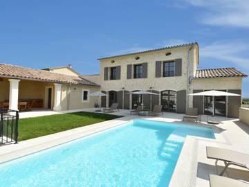 Cottage pour 8 personnes, avec piscine et terrasse, adapté aux familles à Garrigues-Sainte-Eulalie
