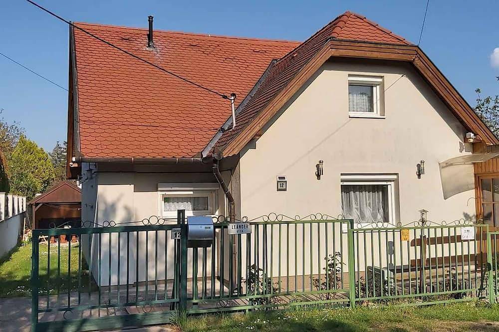 Ferienhaus mit Klimaanlage und Panorama auf den See in Balatonakali, Balatonfüredi járás