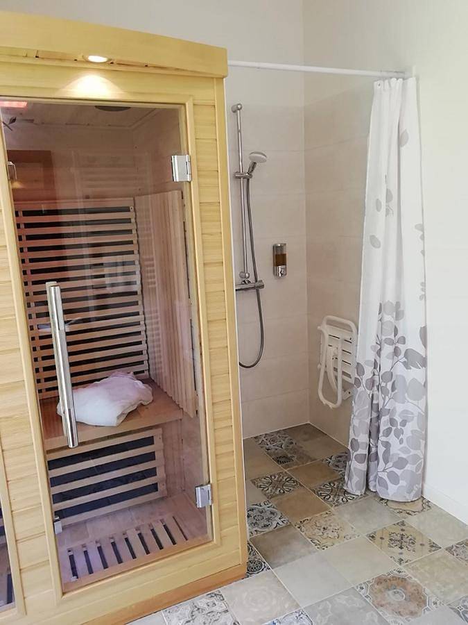 Gîte pour 2 personnes, avec terrasse ainsi que sauna et jardin, adapté aux familles à Les Rosiers-sur-Loire - 2