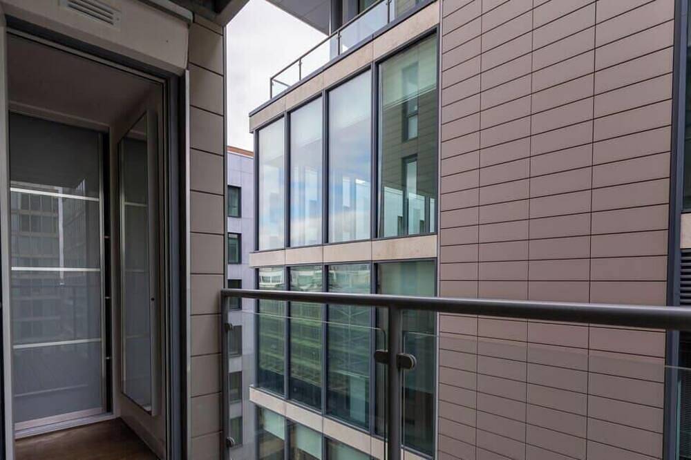 Ganze Wohnung, Central Mk Apartment with Gated Parking & Fast Wi-Fi in Milton Keynes, Südostengland