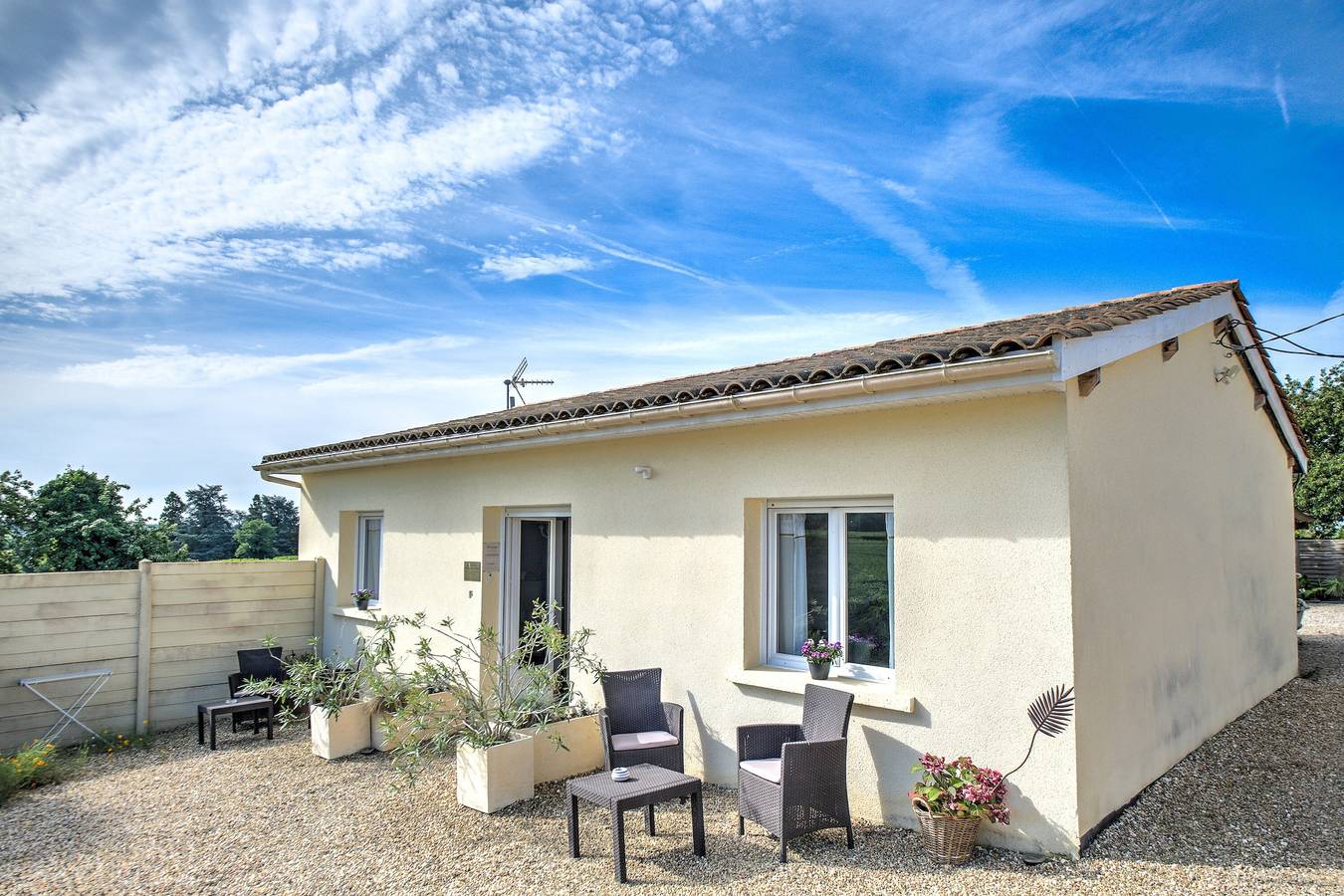 Gästehaus 'Au Charmant Des Vignes' mit privater Terrasse und Wlan in Montagne, Libourne und Umgebung