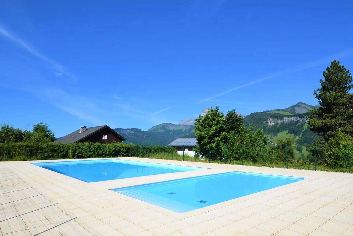 Ganzes Studio, Studio Ski an den Füßen in einer Residenz mit Außenpool und Tennis in Notre-Dame-de-Bellecombe, Albertville und Umgebung