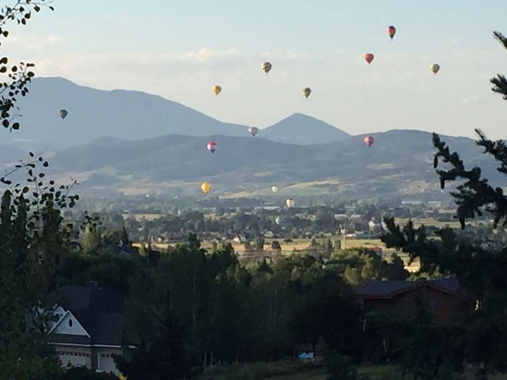Custom Chalet | Atemberaubende Aussichten ~ Minuten von Pineview & Skifahren ~ Garage in Eden (UT), Uinta Wasatch Cache National Forest
