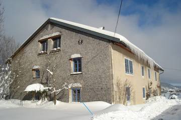 Gîte pour 8 personnes, avec jardin et balcon dans Lac des Rousses