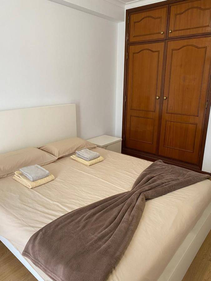 Location de vacances pour 12 personnes, avec Balcon et Terrasse ainsi que Jardin et Vue dans Pombal