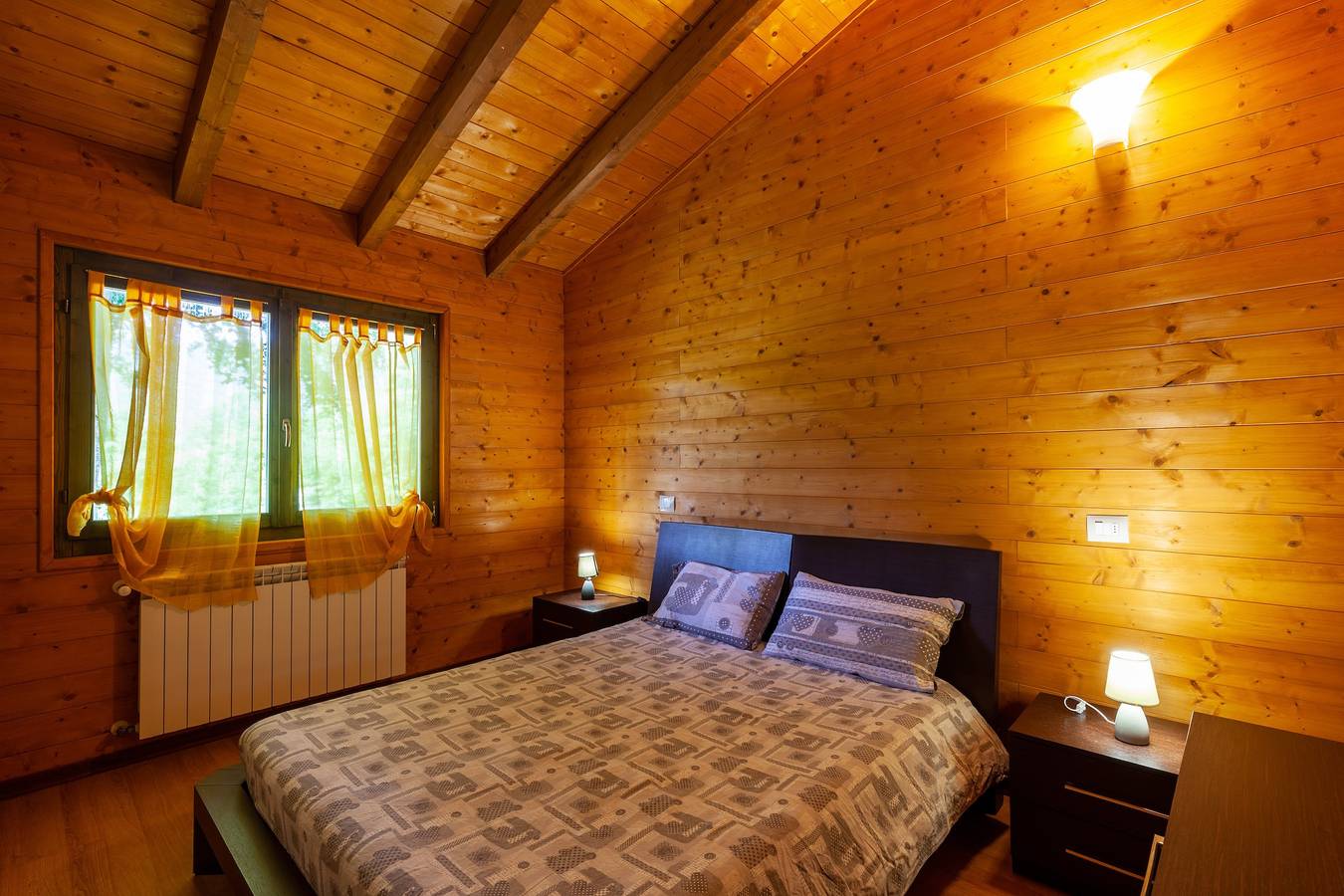 Chalet 'Mirtillo' – Villaggio Anemone mit Bergblick und privater Terrasse in Sillano, Giuncugnano