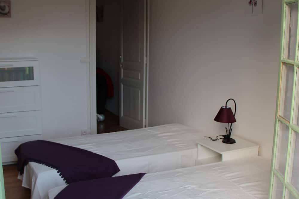 Appartement entier, F2 refait à neuf à Mers les Bains, à 50m de la plage, vue sur mer in Mers-les-Bains, Région d'Abbeville