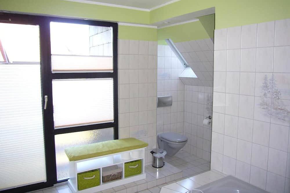 Ganze Wohnung, Für Familien, auch mit Hund, Blick auf den Deich und kurzer Weg zum Strand in Neuharlingersiel, Nordseeküste