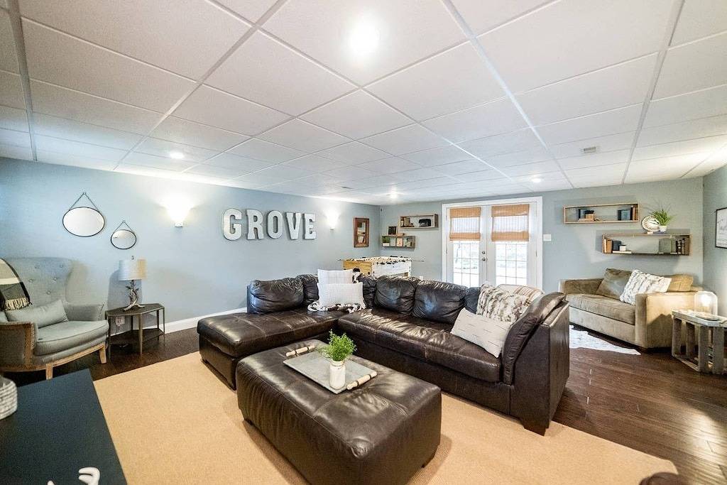 The Grove: Sammeln. Entspannen Sie Sich. Abspielen. Geschäft. Erkunden. in Lynchburg, Virginia