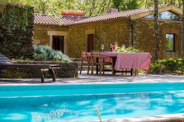 Gîte pour 7 personnes, avec piscine dans Venade