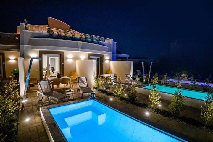 Ferienhaus für 5 Personen, mit Whirlpool und Terrasse sowie Garten und Pool