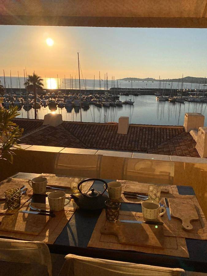 Ferienwohnung für 6 Personen, mit Terrasse und Pool sowie Ausblick in Cogolin - 2
