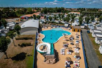 Gîte pour 4 personnes, avec piscine à Angles