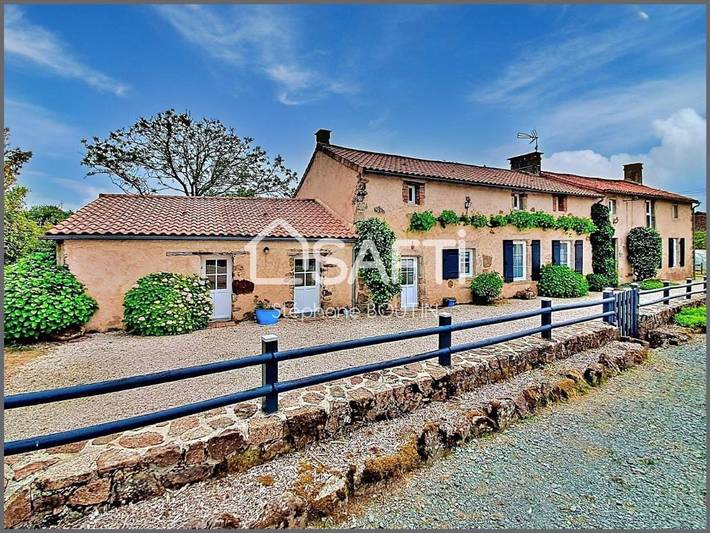 Appartement de vacances pour 3 personnes, avec terrasse ainsi que piscine et jardin, animaux acceptés