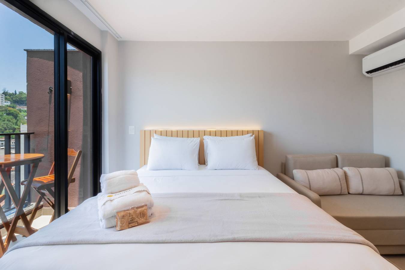 Monolocale intero, Modern studio in Lapa with pool and gym | R1205 in Santa Teresa (RJ), Rio de Janeiro