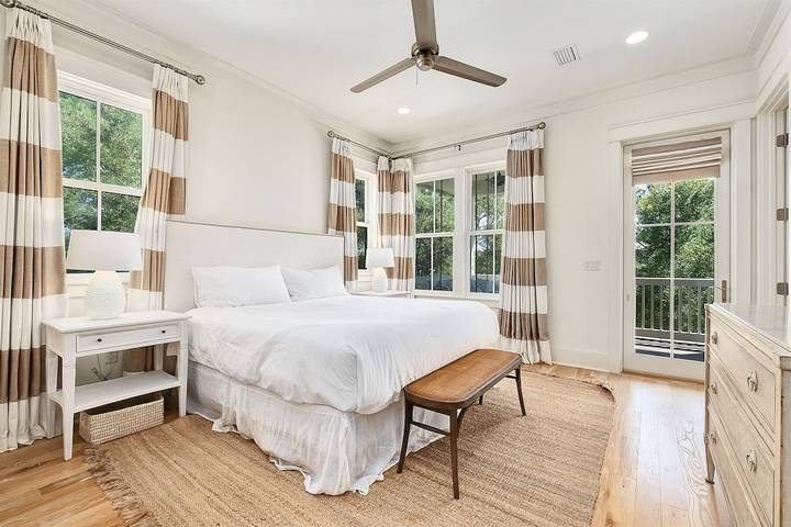 Vacation rental for 14 people, with pool and balcony in Seagrove Beach