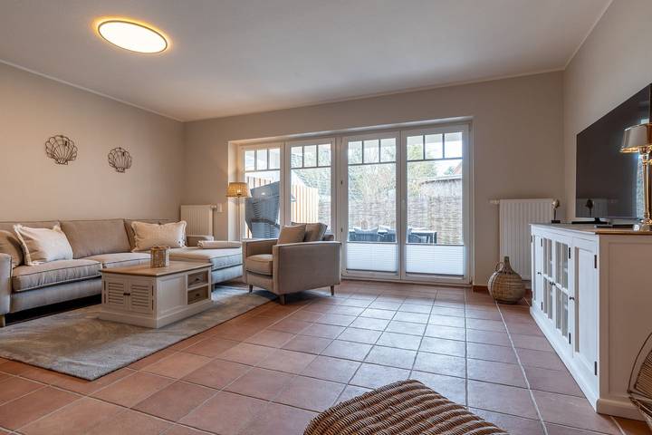 Ferienhaus Diekhus 2 mit Balkon, Terrasse und Garten direkt am Deich. in St. Peter-Bad, St. Peter-Ording