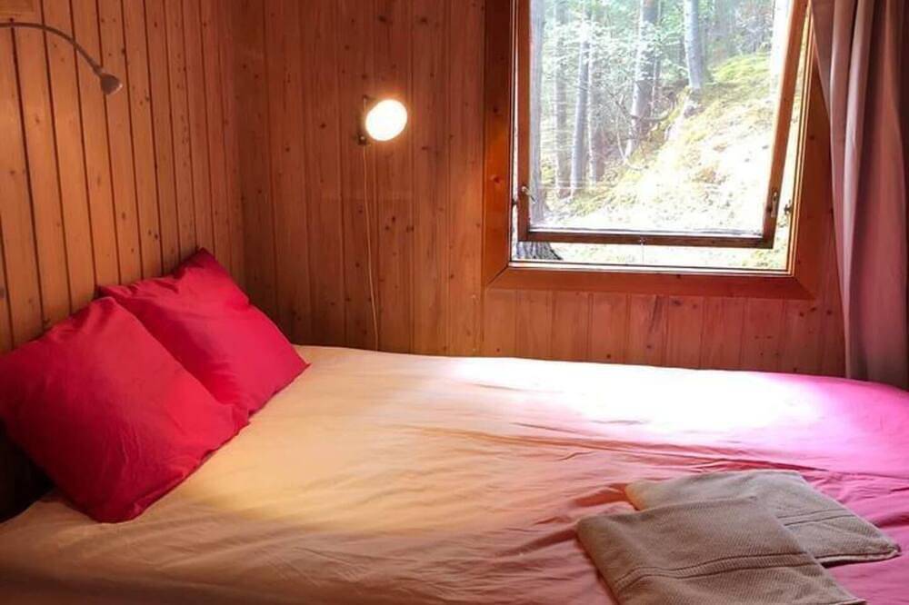 Cottage - Sleeps 6 - Parking - Patio in Levanger