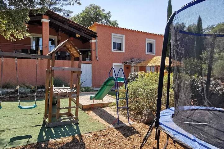 Grande villa 13 personnes dans le Var – Piscine chauffée, familles & groupes. in Flassans-sur-Issole, Côte méditerranéenne (France)