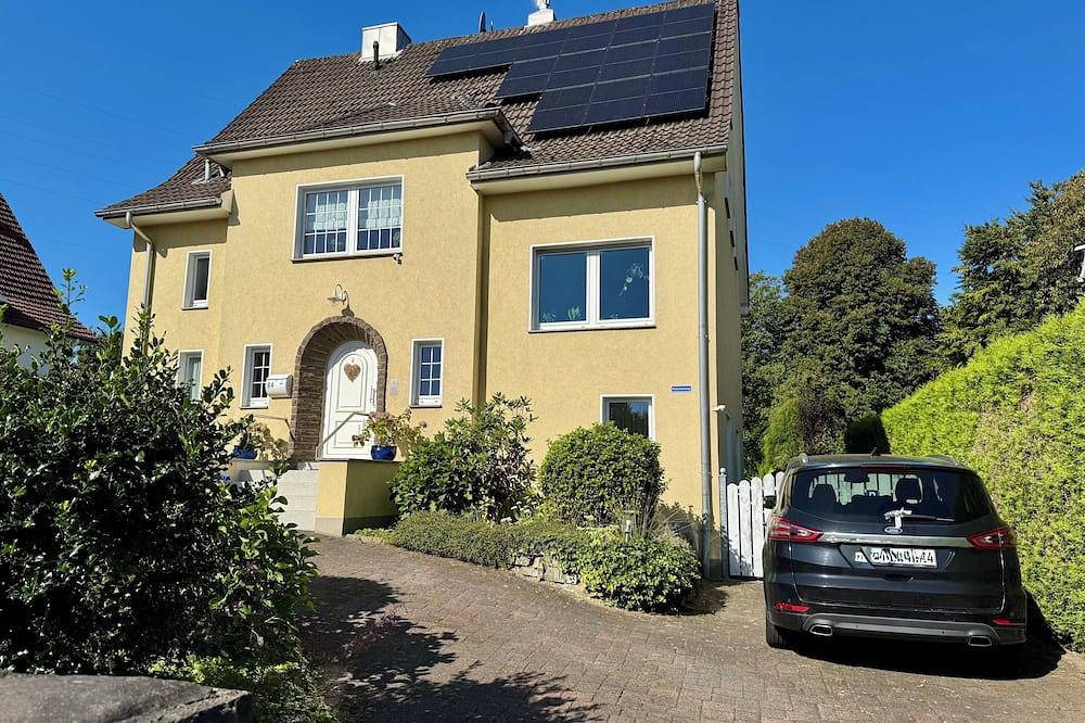 Ganze Wohnung, Moderne und gemütliche Ferienwohnung mit Blick ins Grüne in Remscheid, Bergisches Land