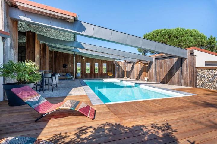 Location de vacances pour 14 personnes, avec Terrasse ainsi que Jardin et Piscine à Brindas