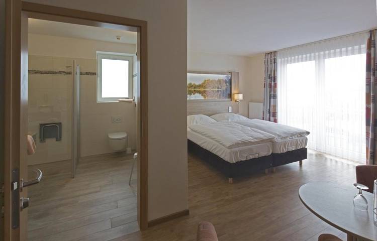 Hotel für 4 Personen, mit Balkon und Terrasse sowie Garten in Groß Wittensee - 2