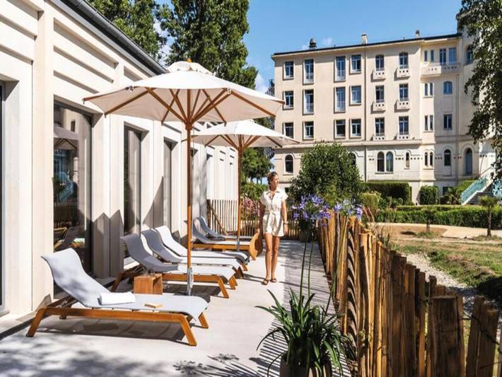 Gîte pour 3 personnes, avec piscine et balcon, adapté aux familles dans Plage de Morgat
