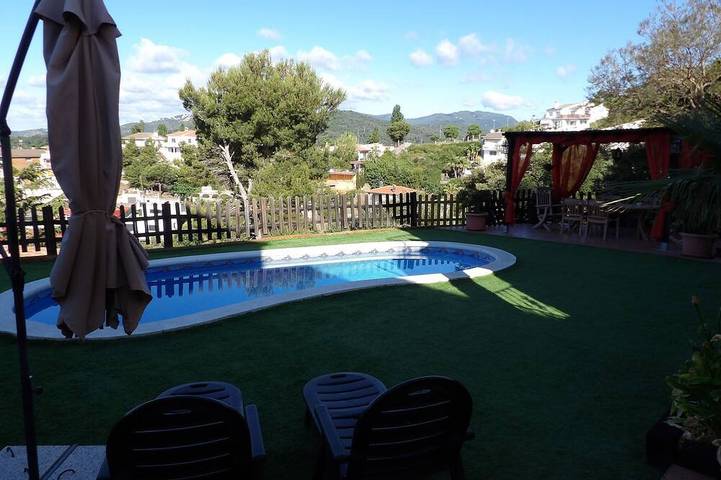 Ferienhaus für 5 Personen, mit Balkon und Terrasse sowie Garten in Santa Susanna