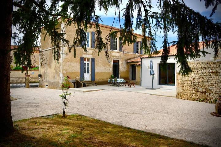 Maison d’hôte pour 4 personnes, avec Terrasse ainsi que Jardin et Vue dans Fontenay-le-Comte