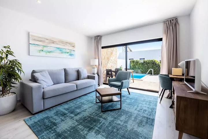 Villa for 4 people, with garden and pool in Sagres