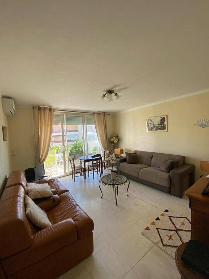 Gîte pour 6 personnes, avec terrasse dans Chateau Et Parc Vallombrosa Cannes