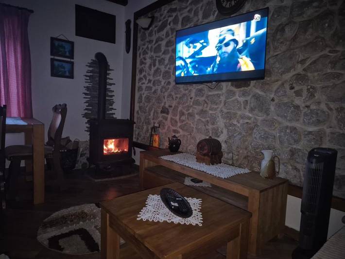 Location de vacances pour 6 personnes, avec jardin ainsi que vue et piscine dans Bar - 3