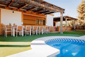 Villa for 19 People in Alhaurín de la Torre, Cordillera Penibética, Photo 2